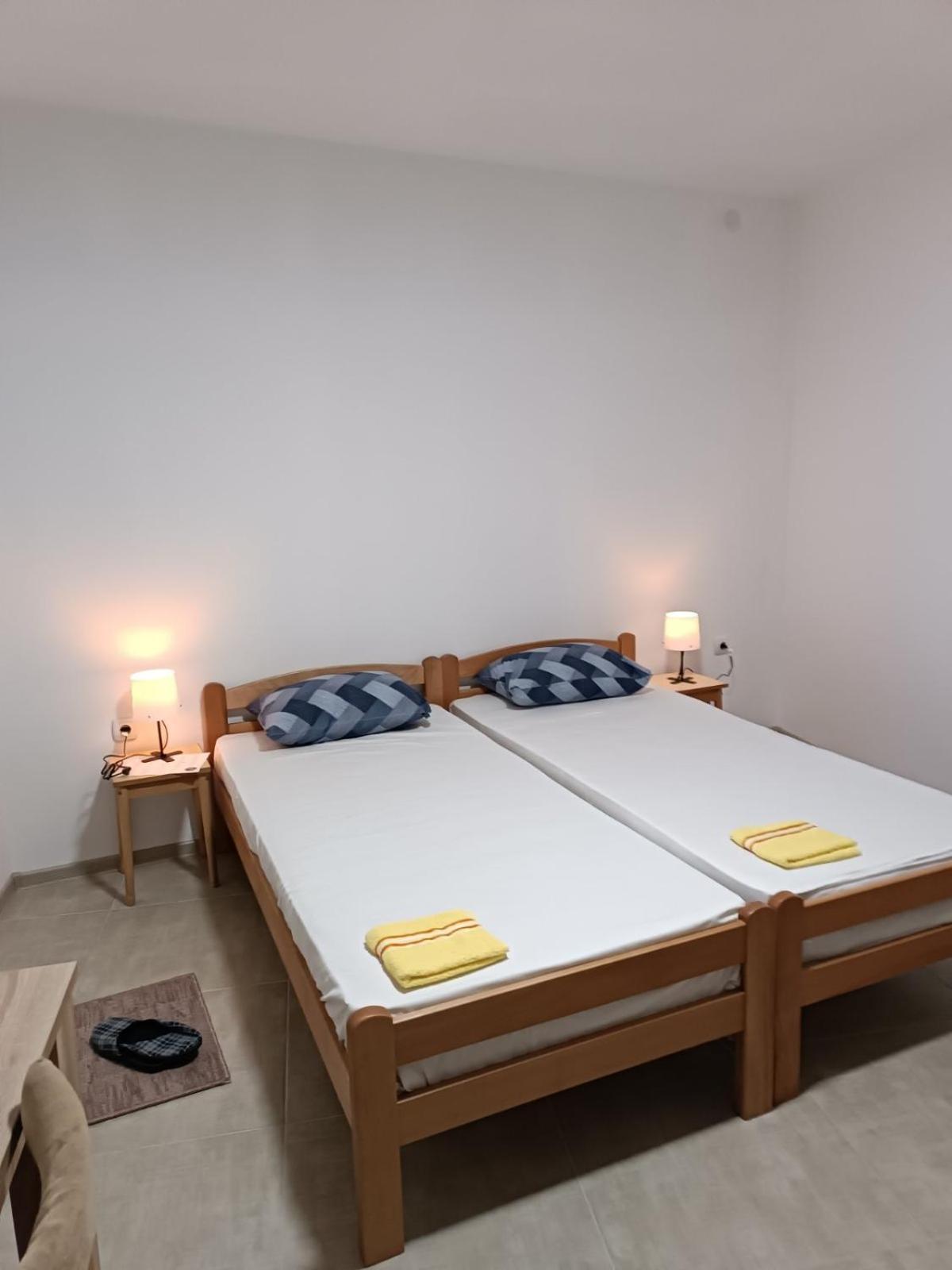 Adamovic Apartment ปิโรต์ ภายนอก รูปภาพ